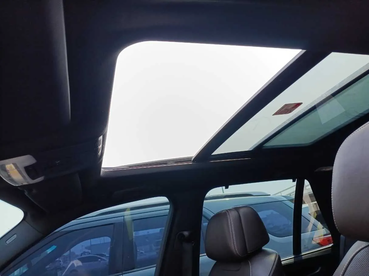 Car image 27