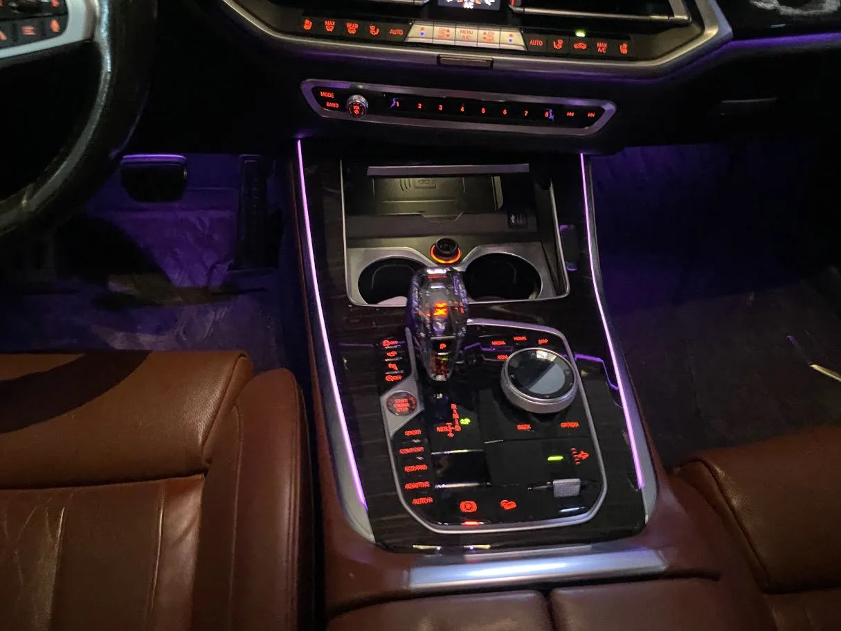 Car image 19