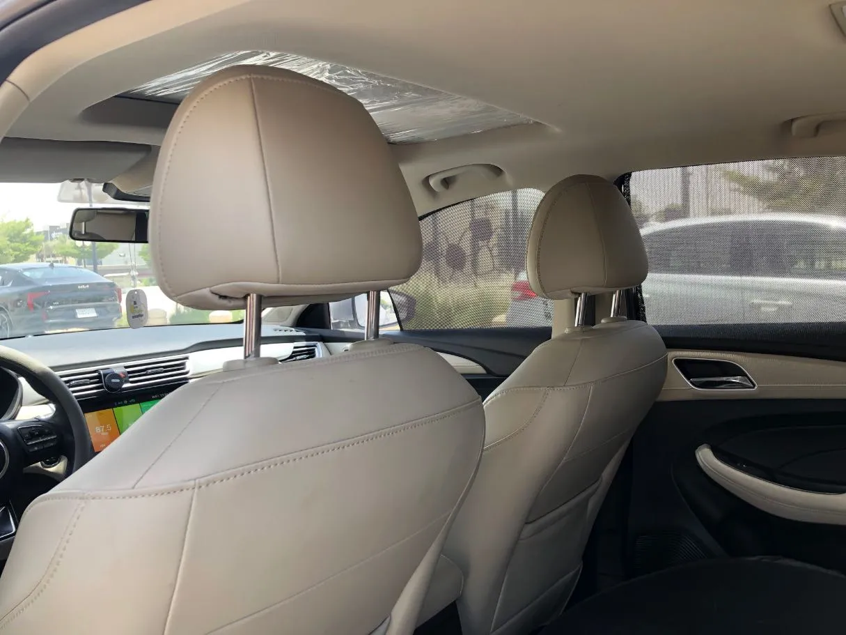 Car image 14