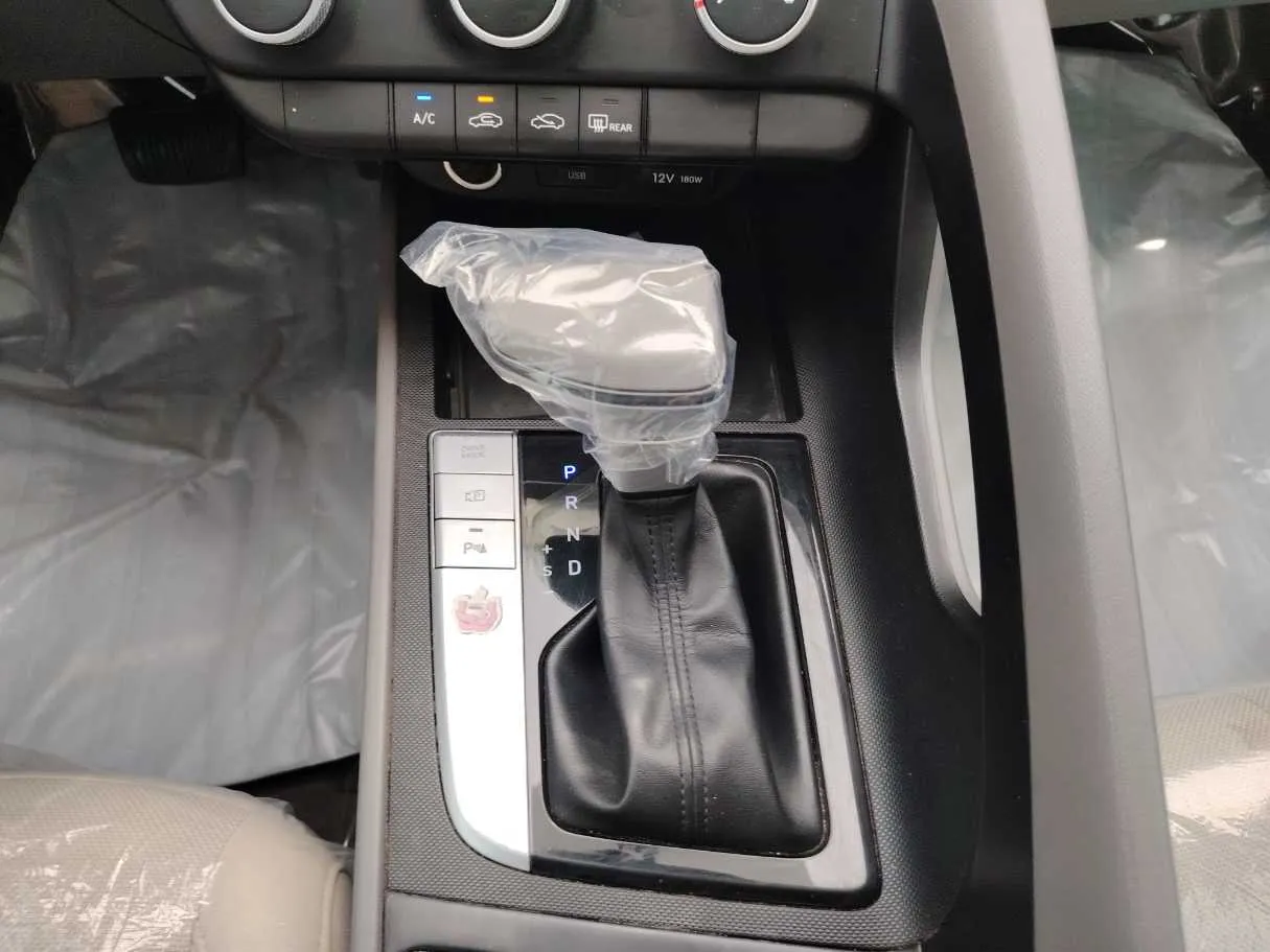 Car image 18