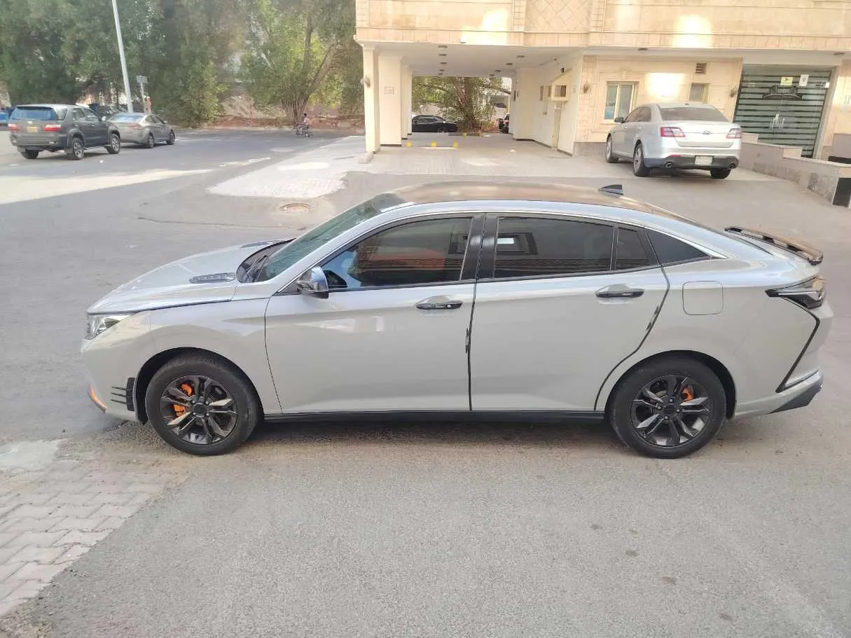 Car image 8