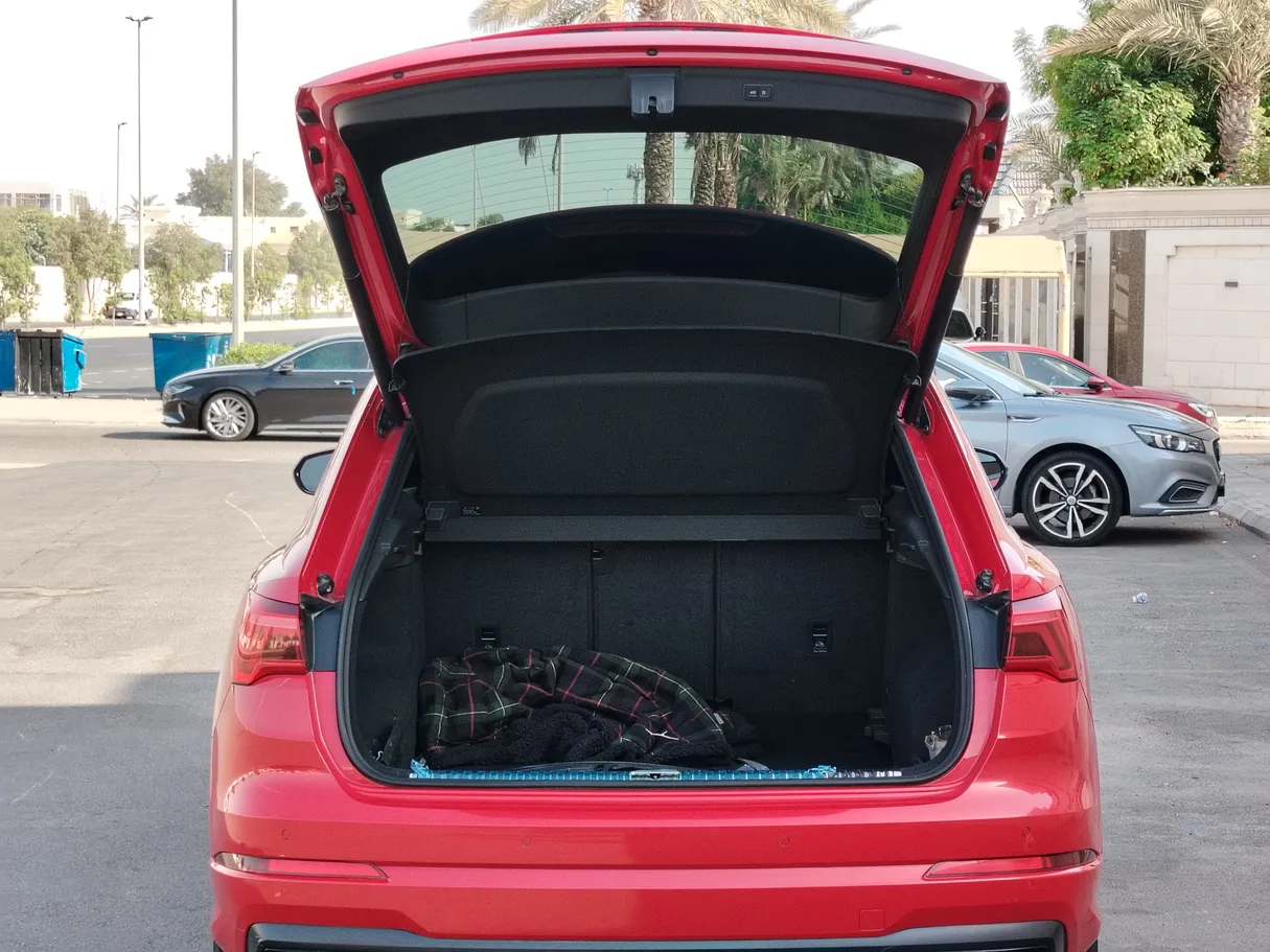 Car image 26