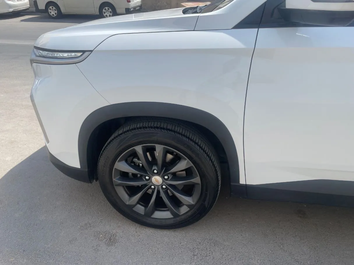 Car image 9