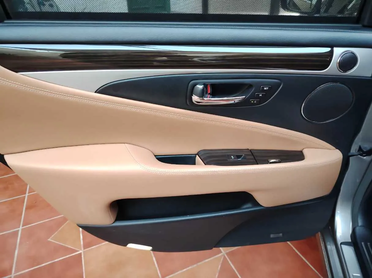 Car image 35