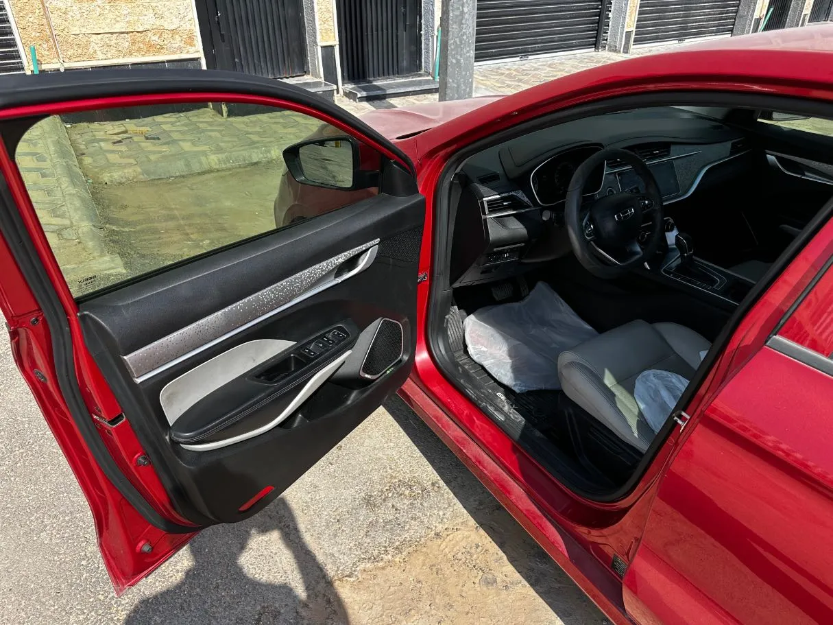 Car image 11