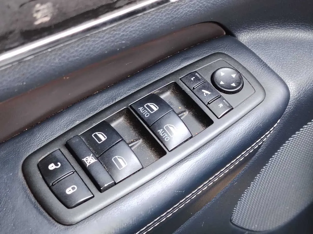 Car image 28
