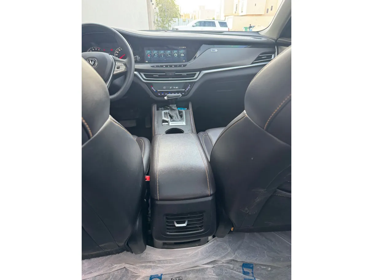 Car image 19
