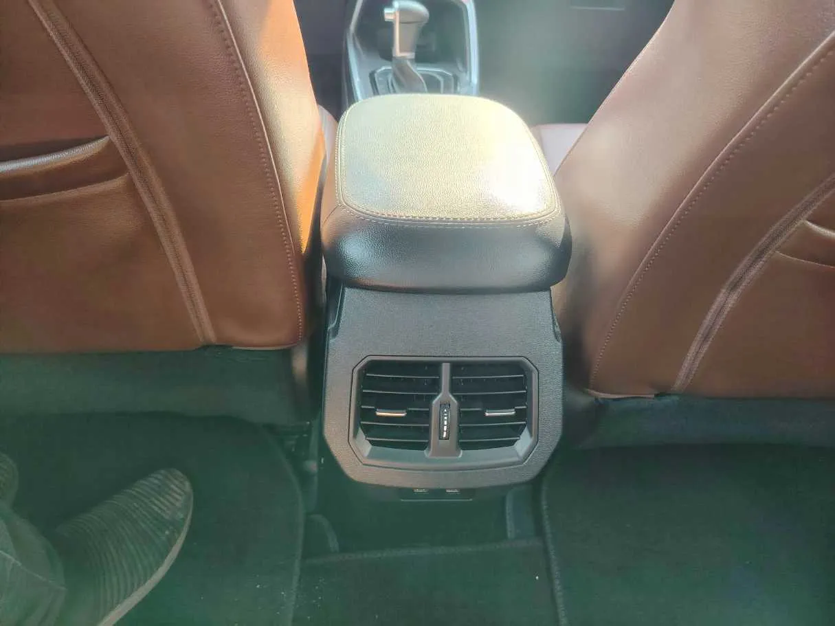 Car image 35