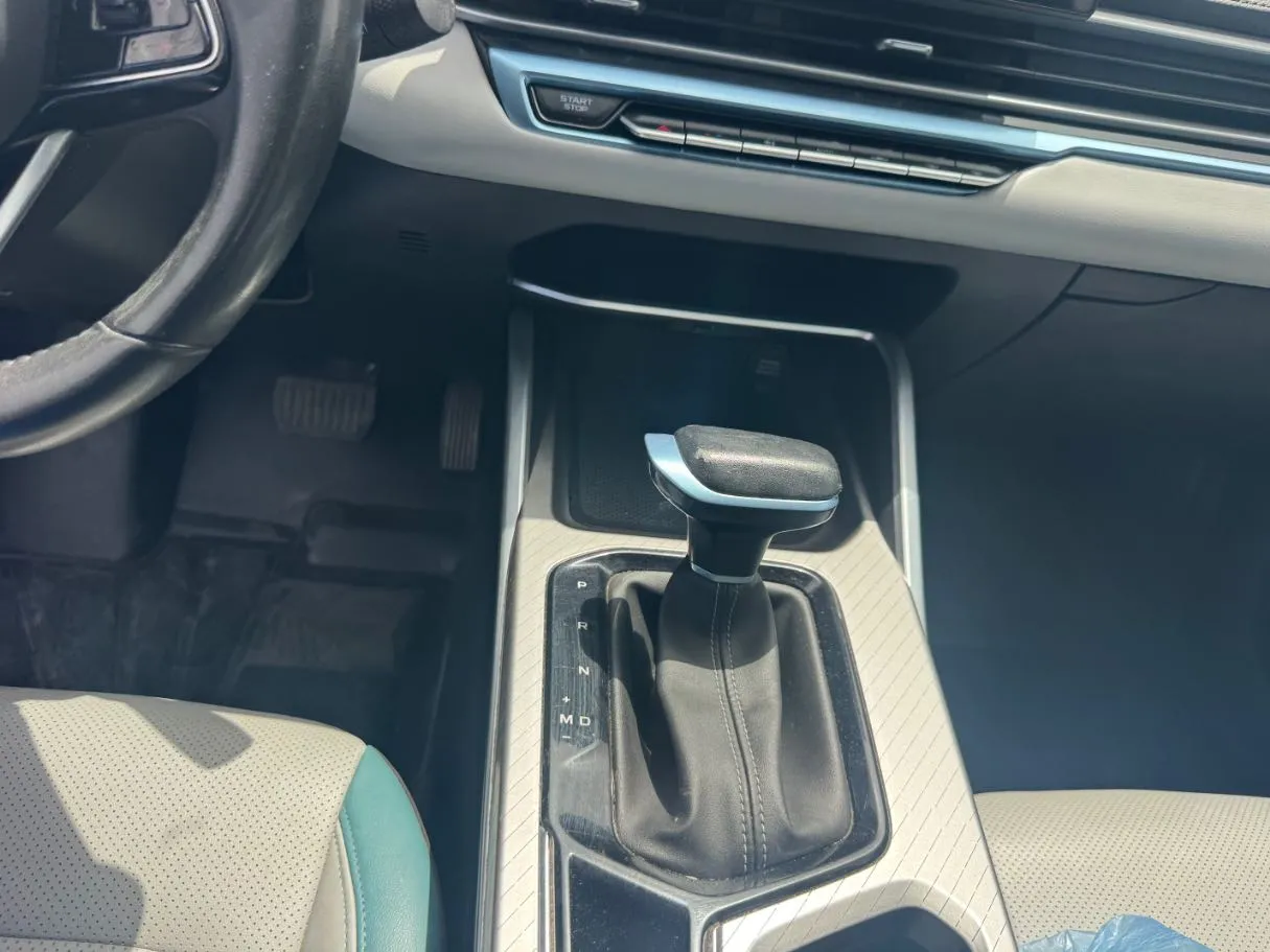 Car image 13