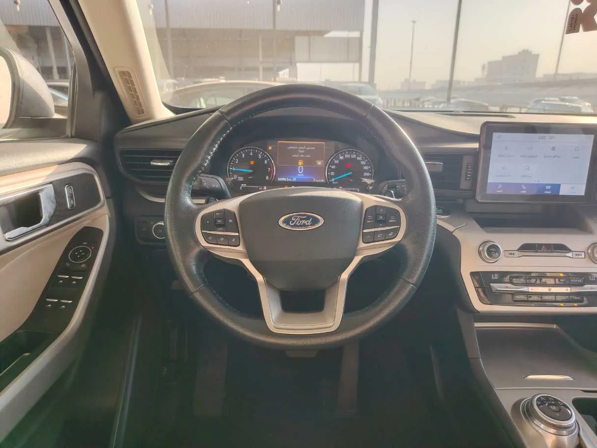 Car image 24
