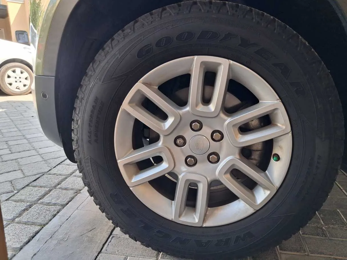 Car image 9