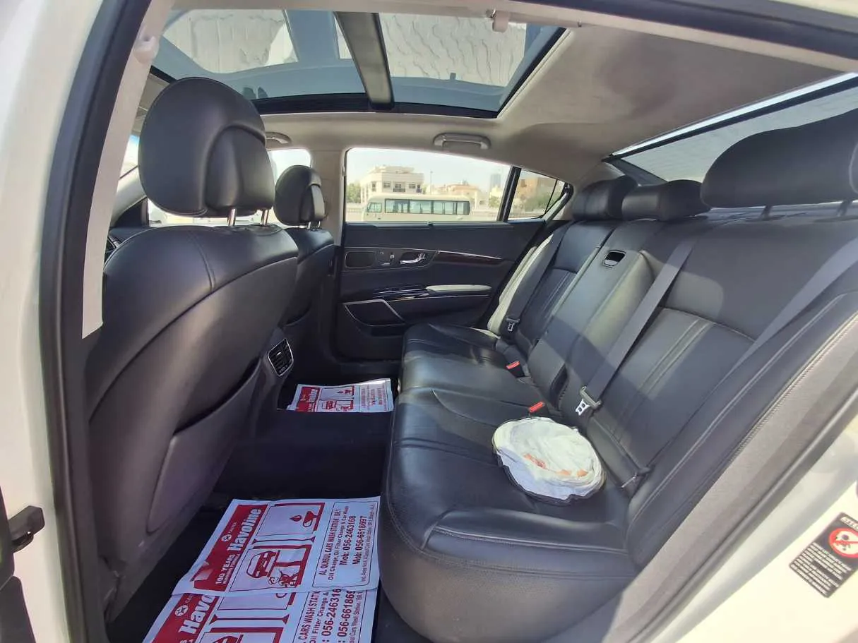 Car image 14