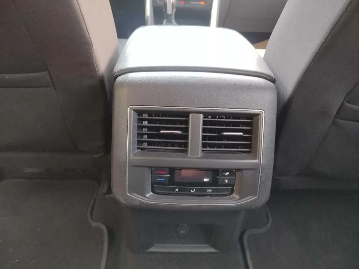Car image 33