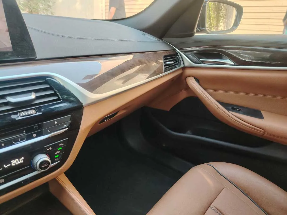 Car image 24