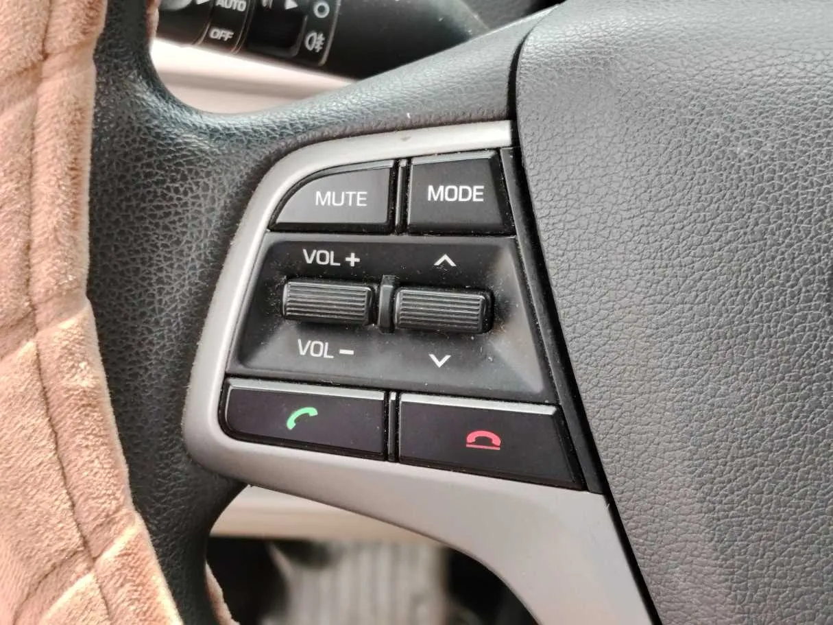 Car image 25