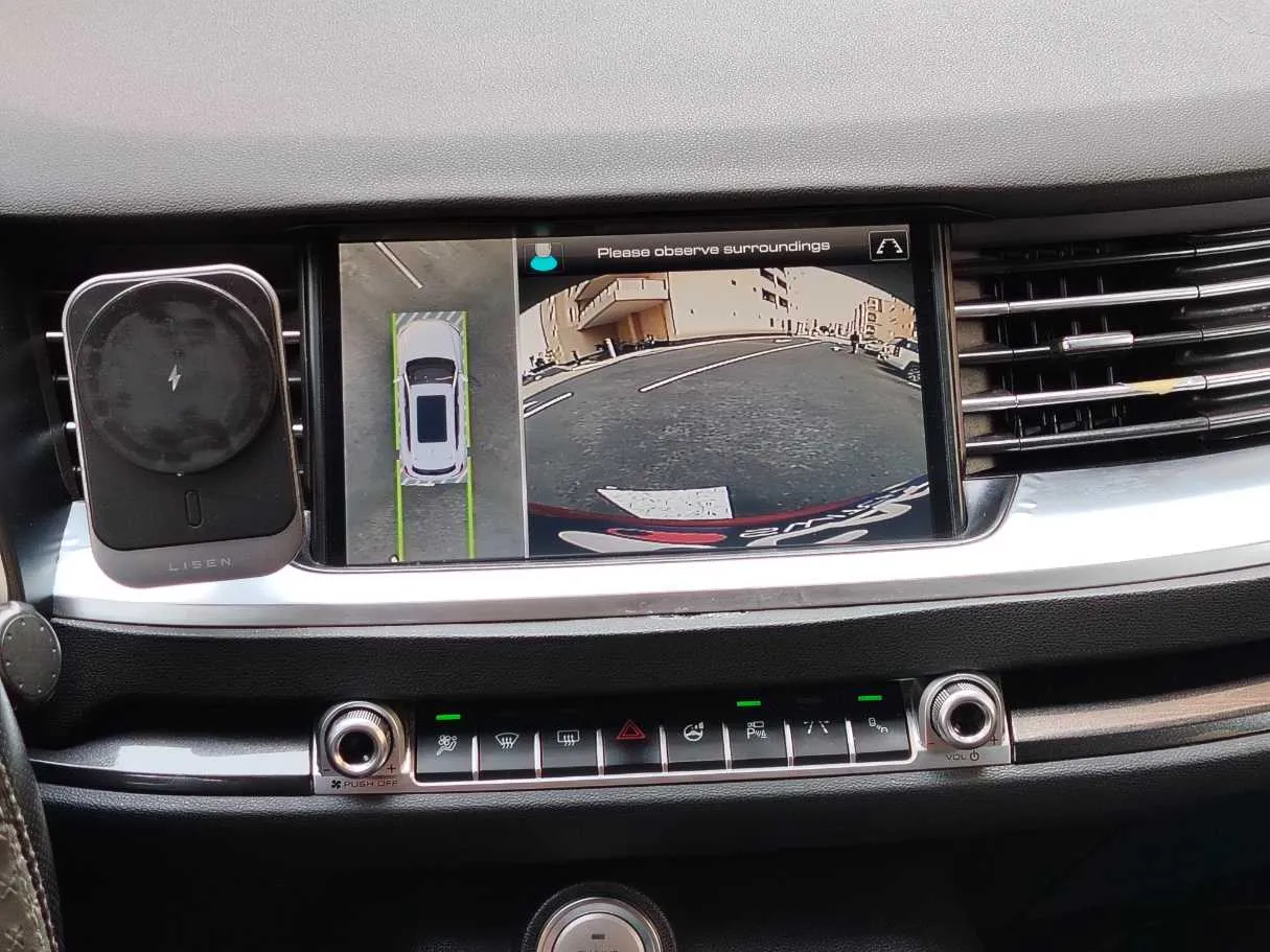 Car image 20