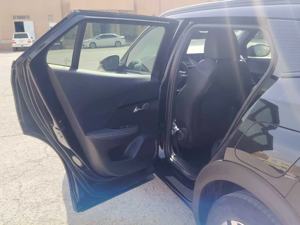 Car image 14