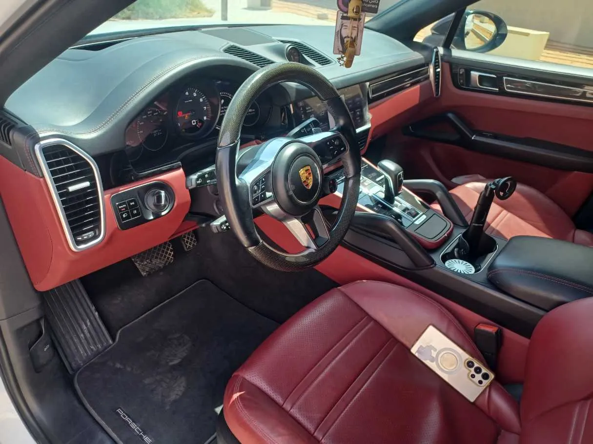 Car image 11