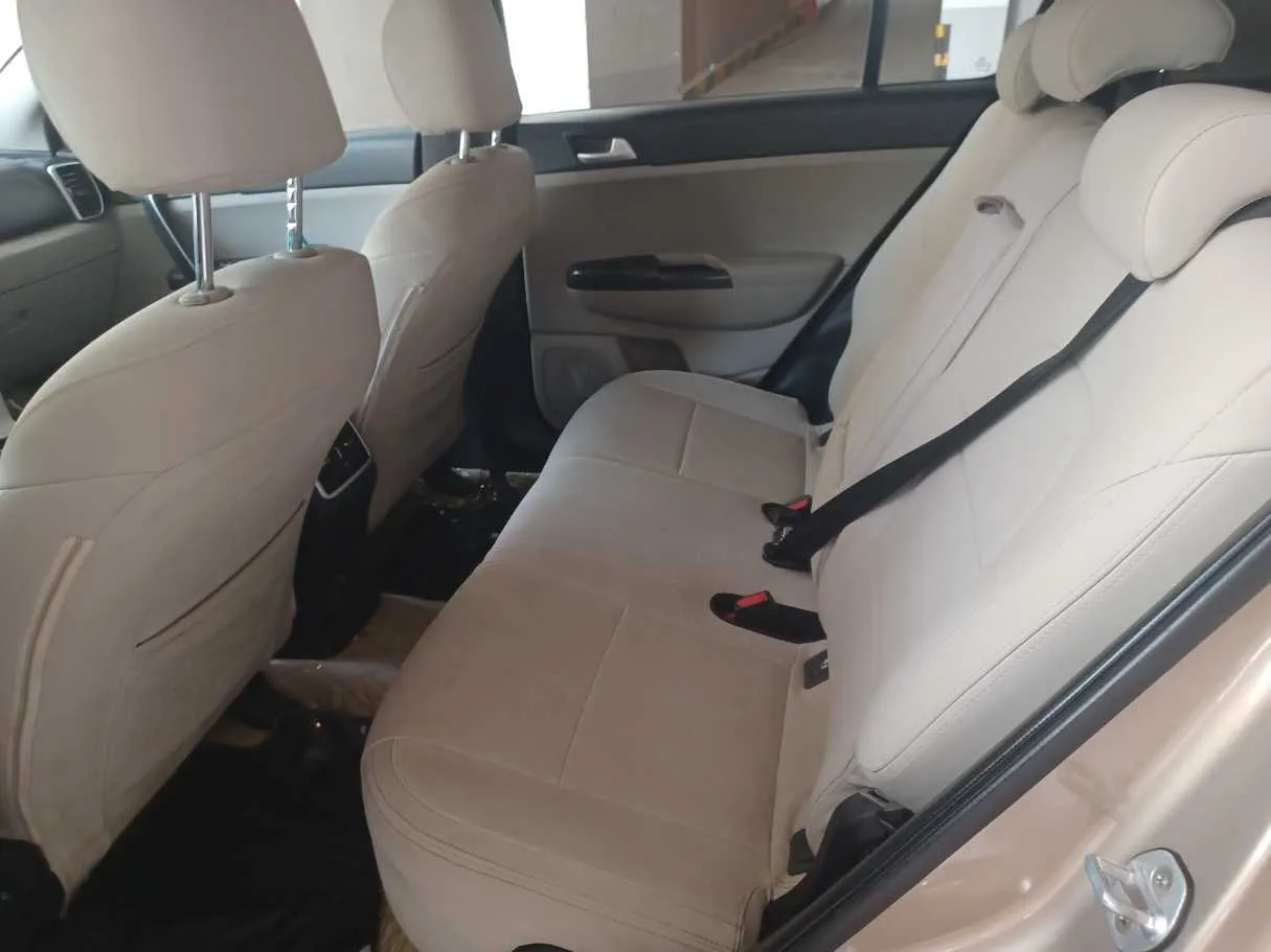Car image 15