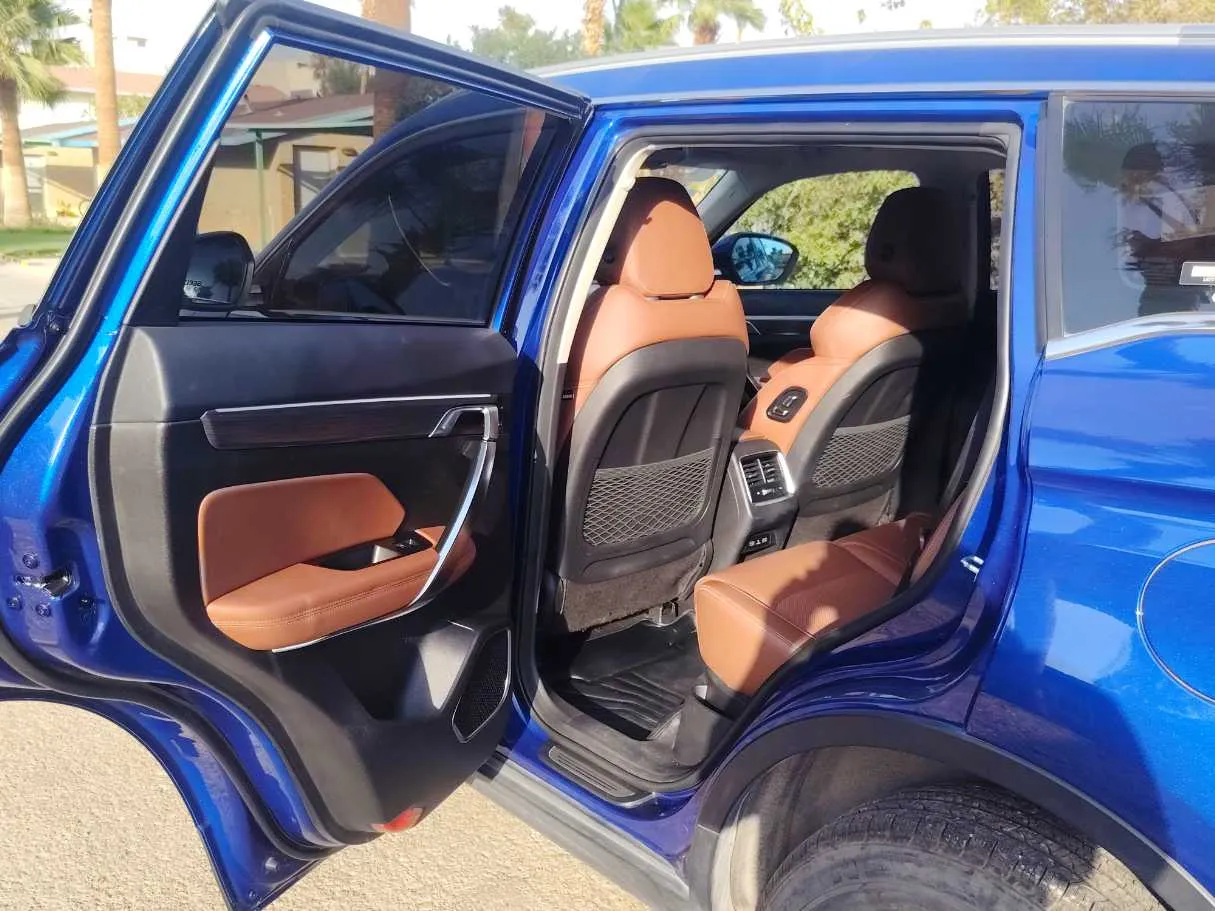 Car image 13