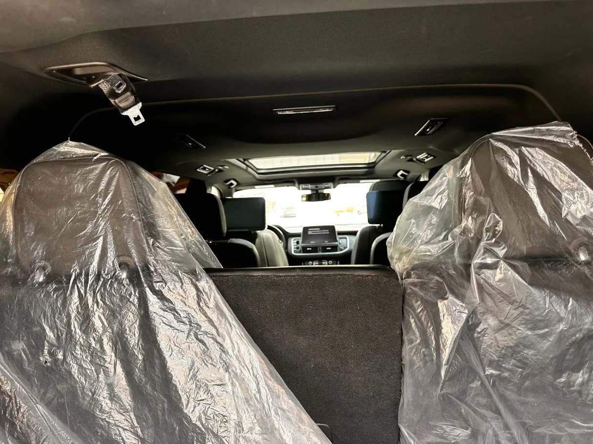 Car image 25