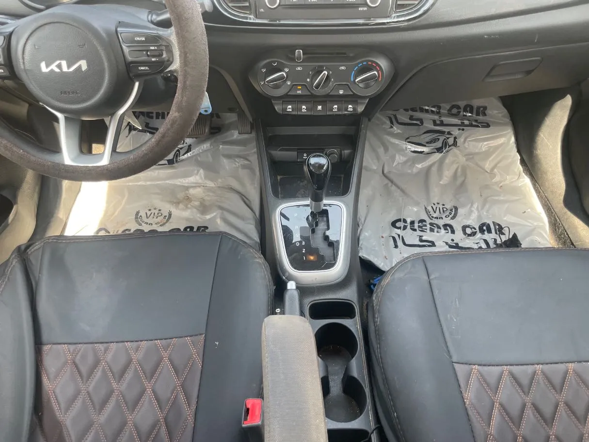 Car image 18