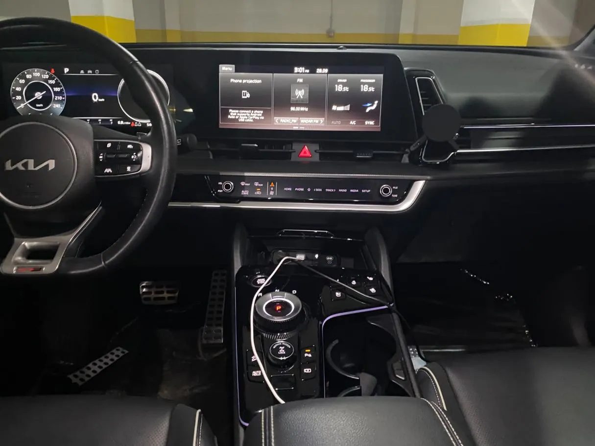 Car image 18
