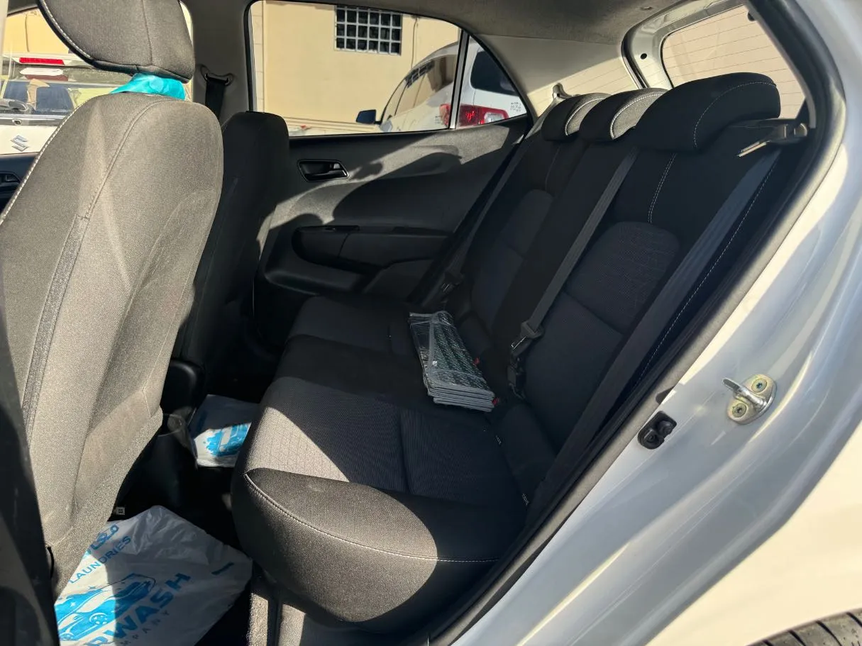 Car image 13