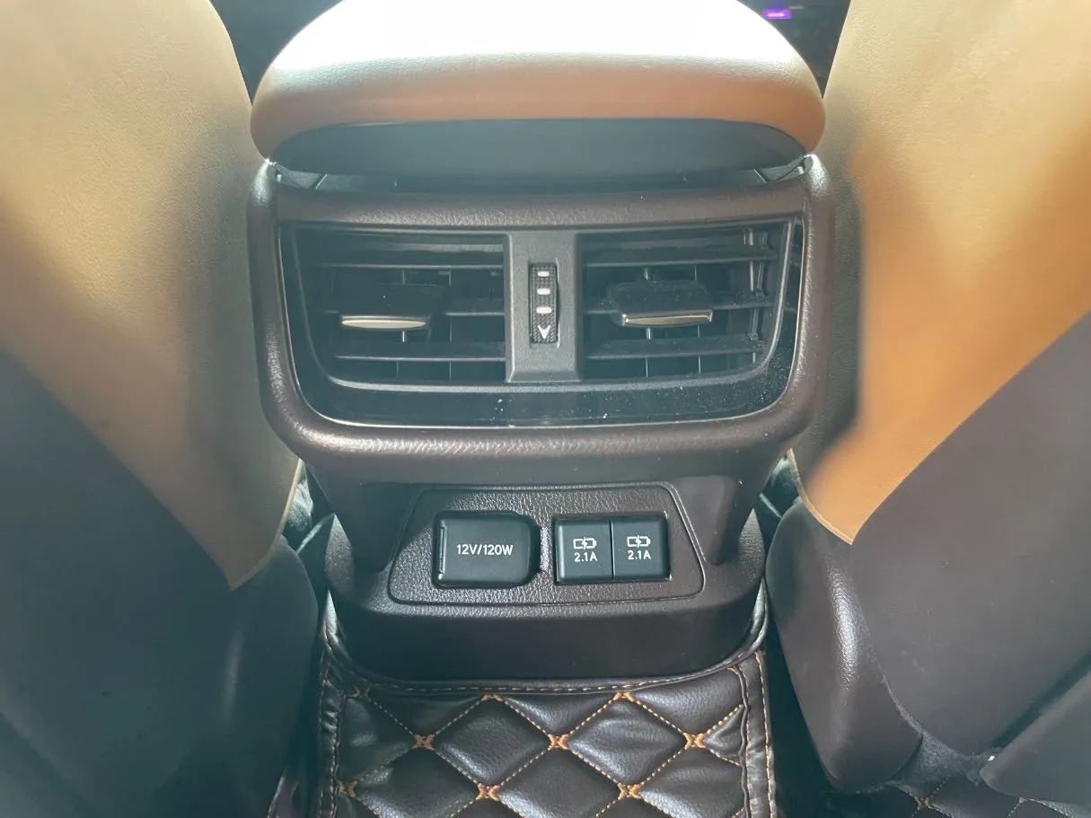 Car image 25