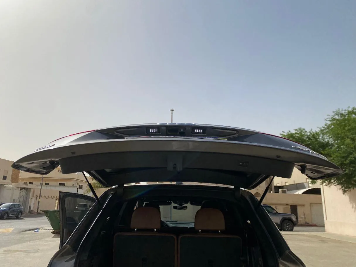 Car image 21