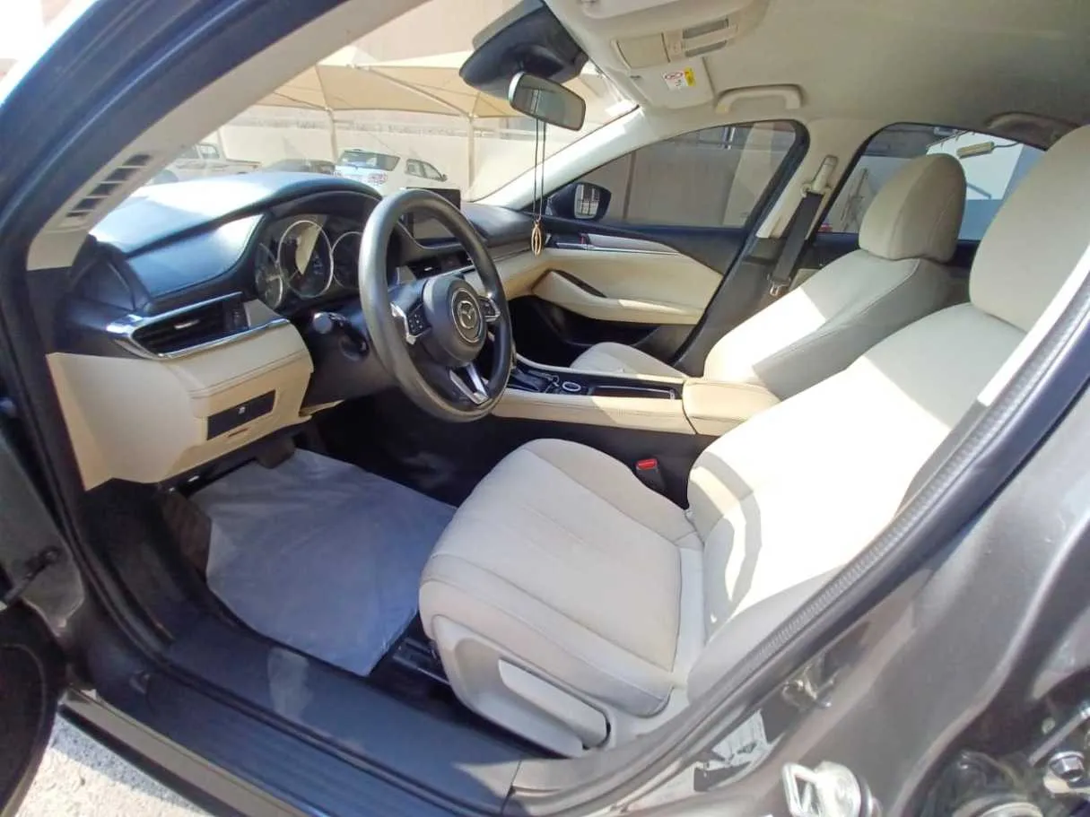 Car image 10