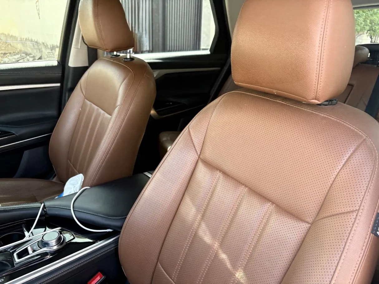 Car image 13