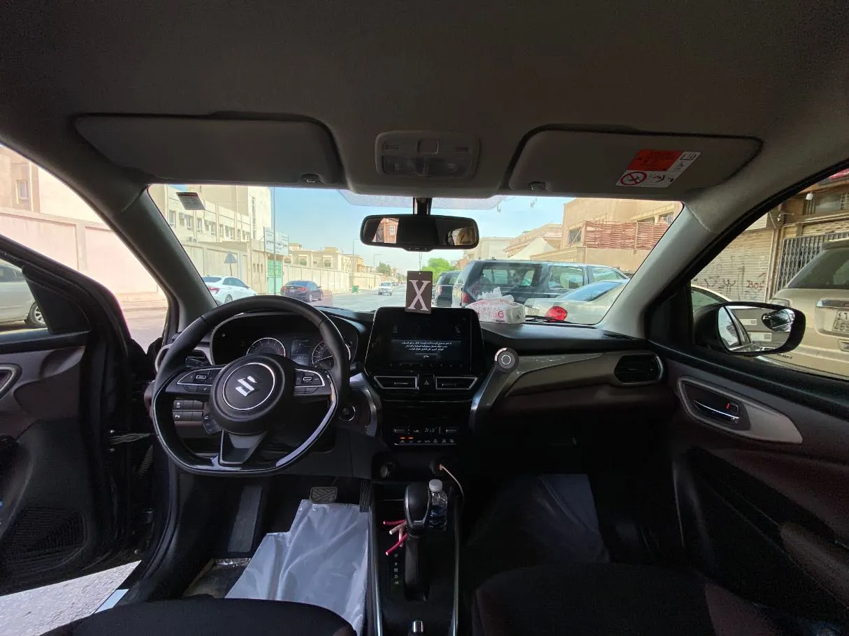 Car image 14