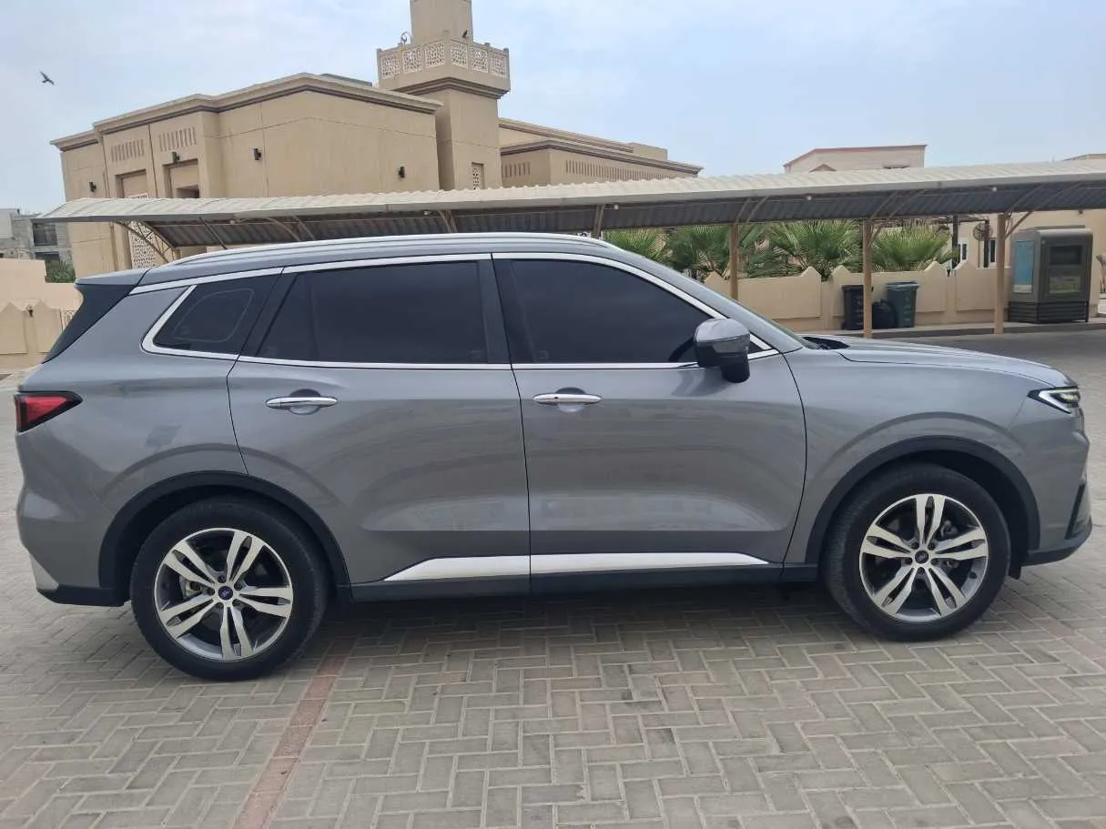 Car image 4