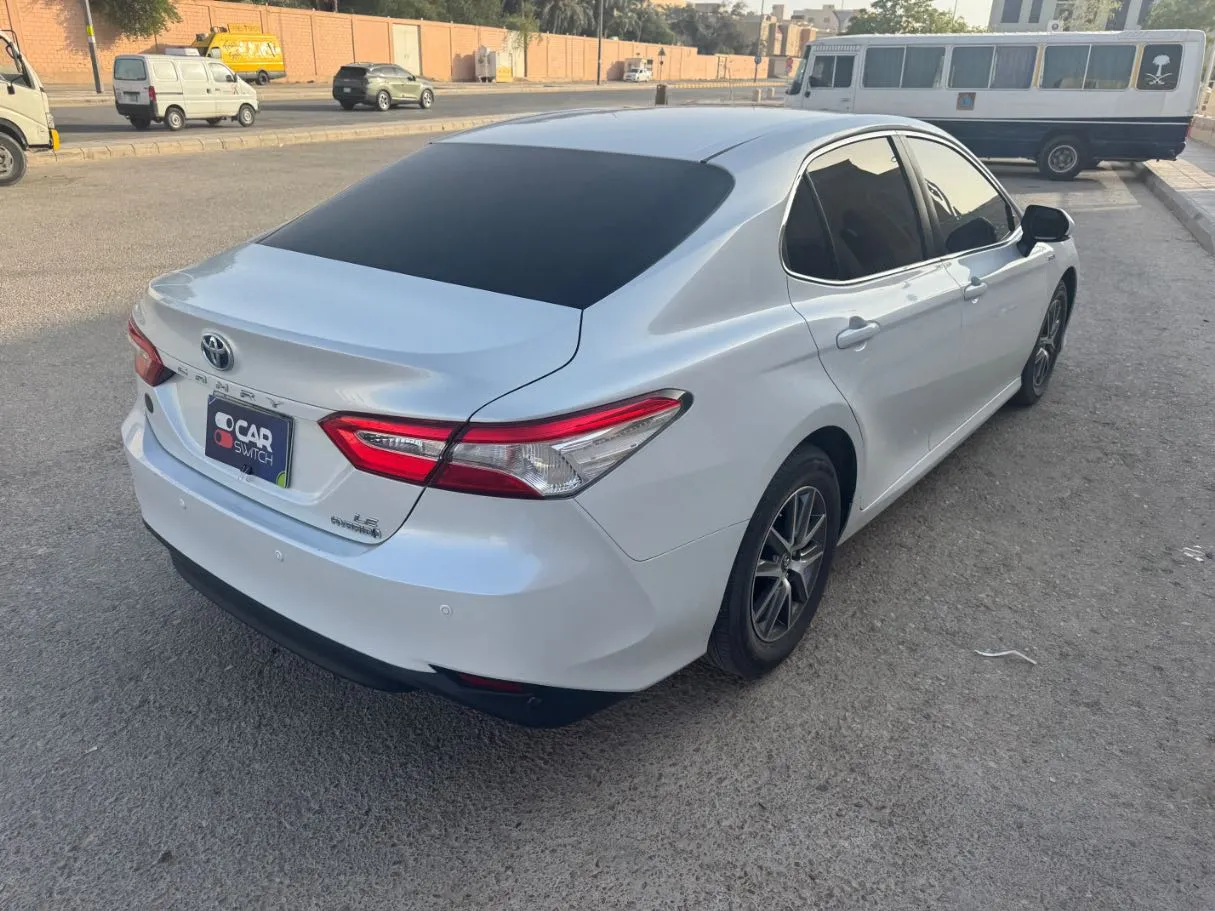 Car image 5