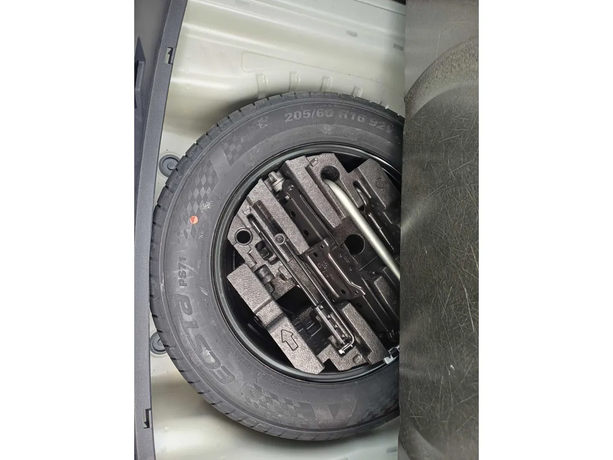 Car image 20