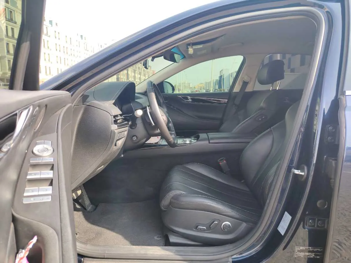 Car image 11