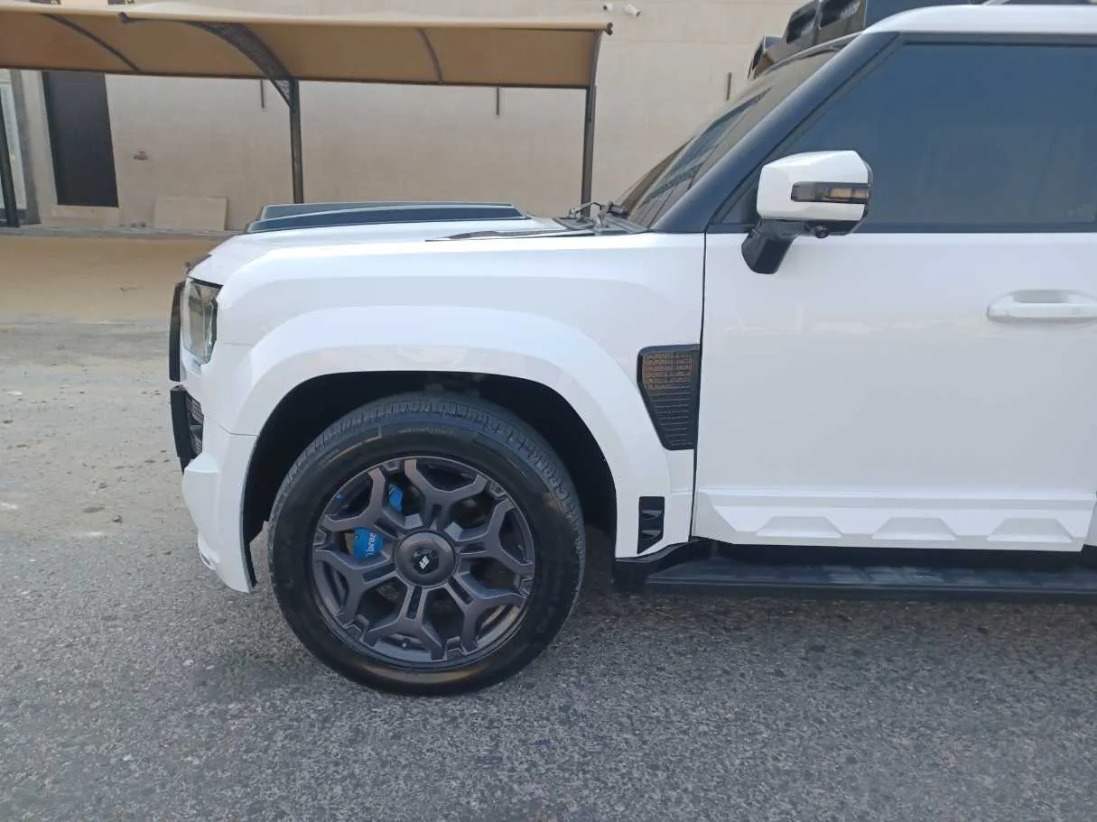 Car image 9
