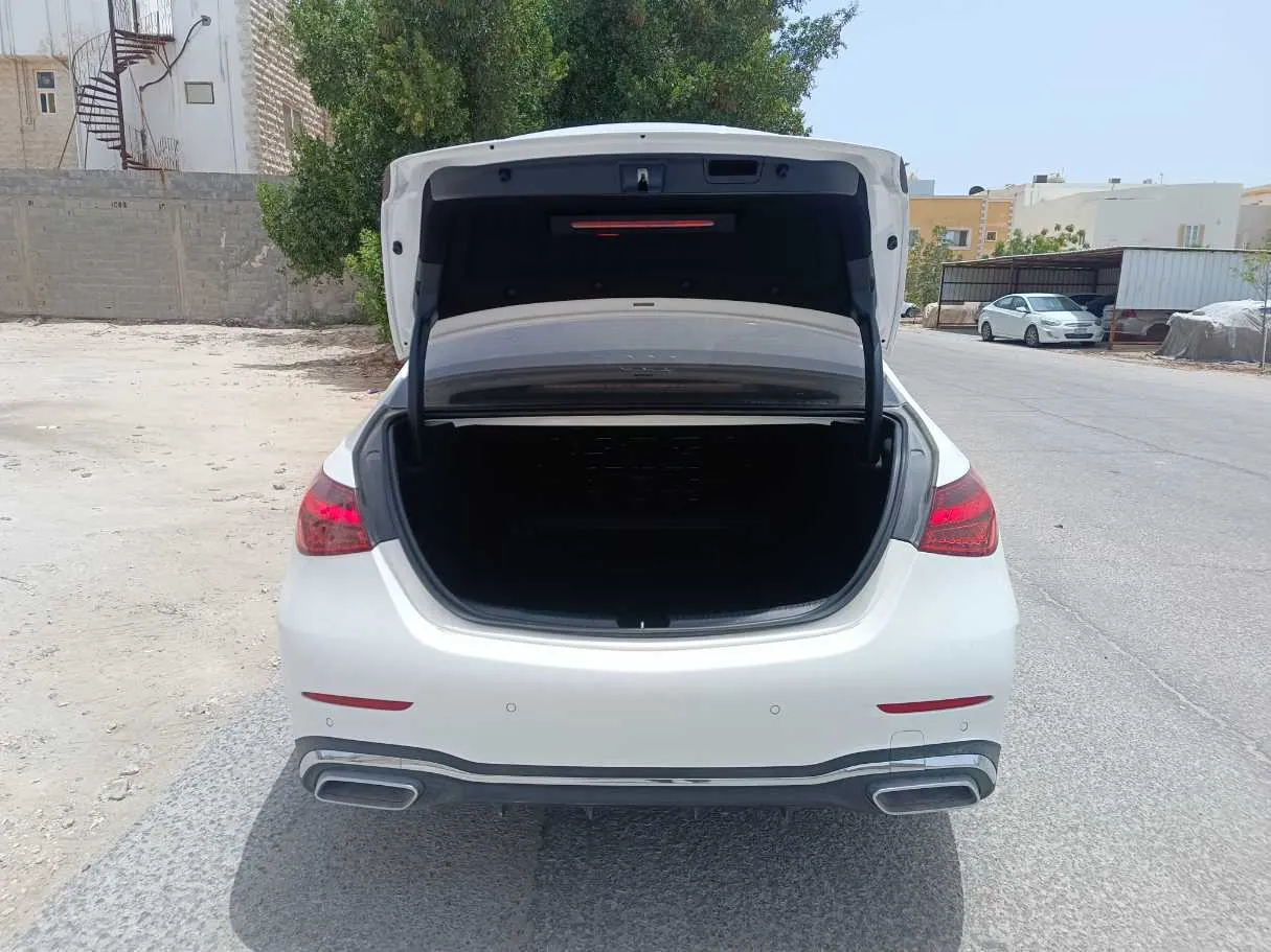 Car image 26