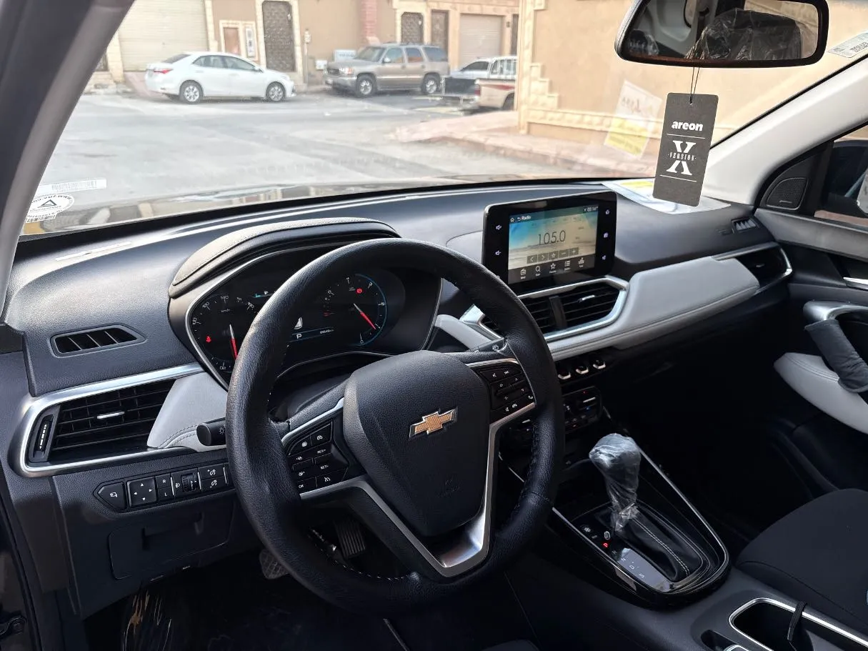 Car image 12