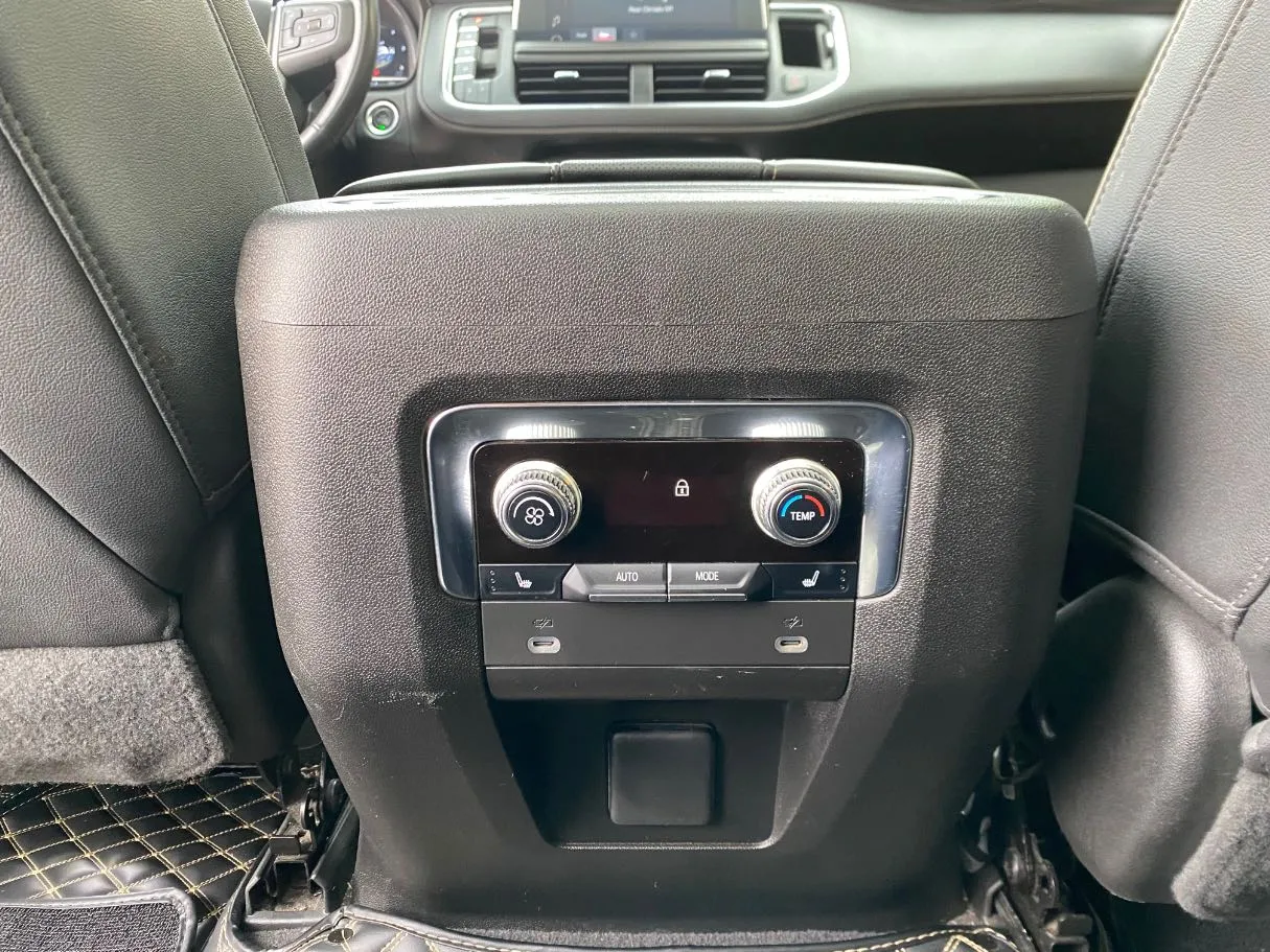 Car image 29