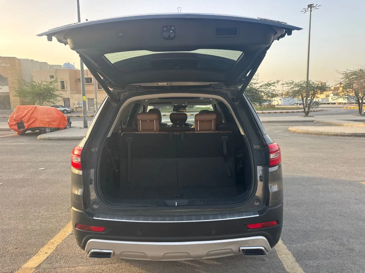 Car image 19