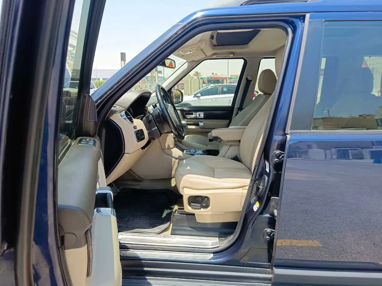 Car image 14