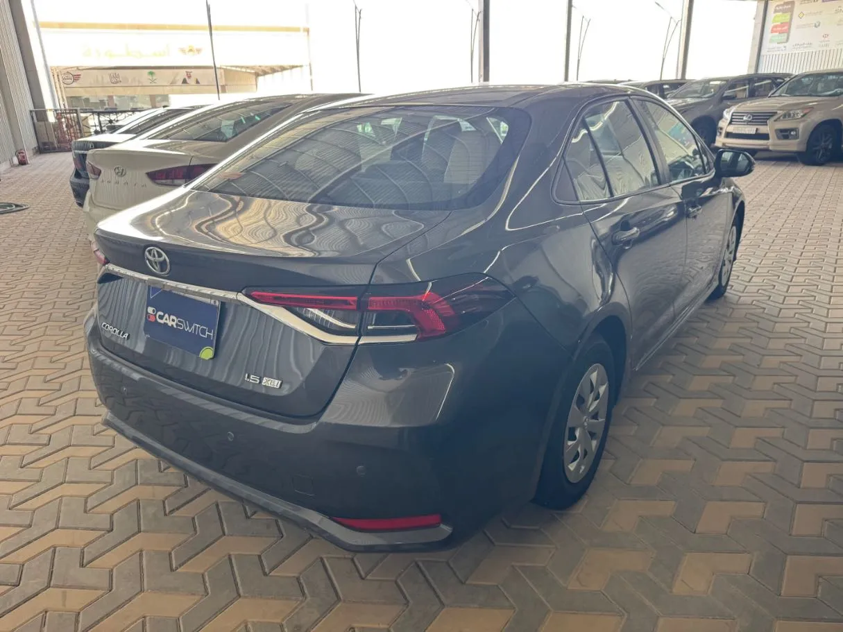 Car image 4