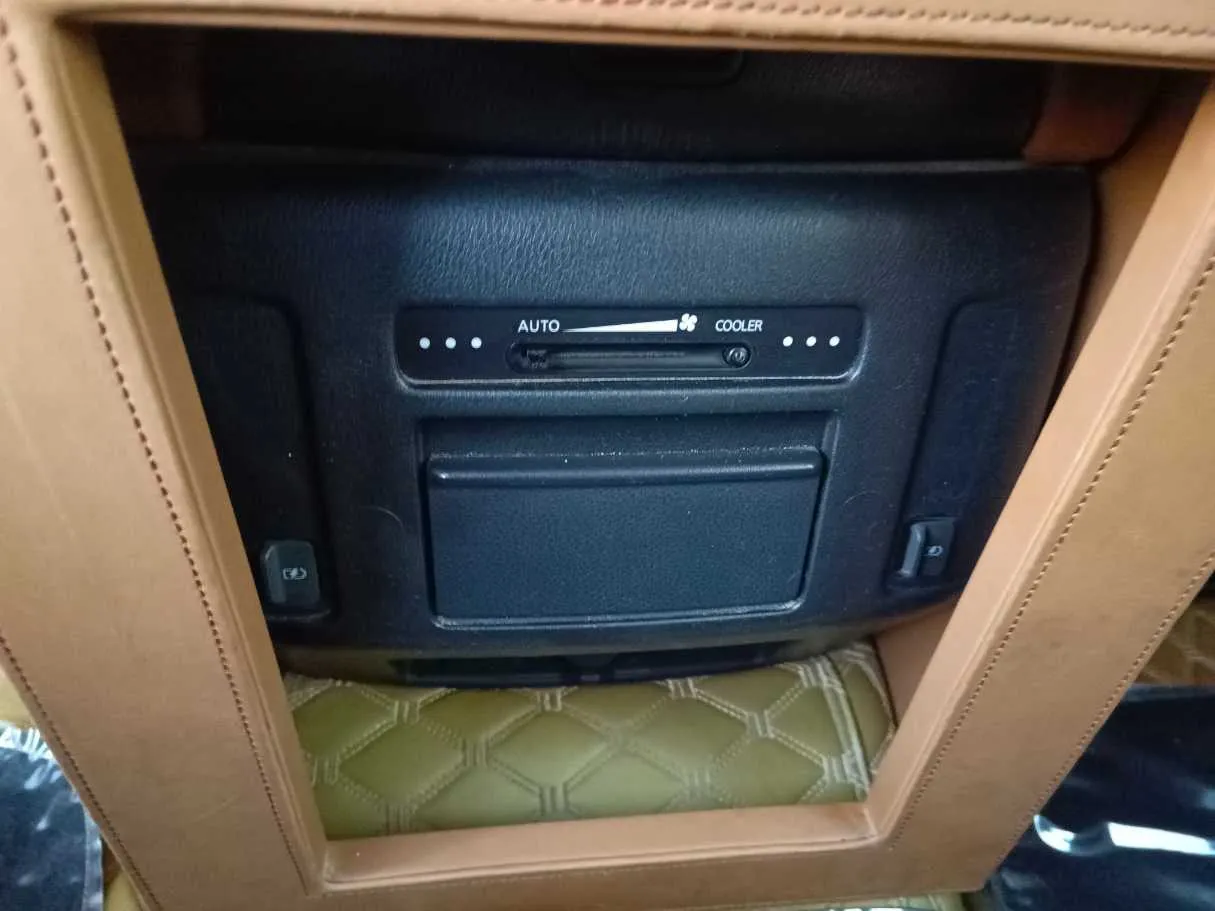 Car image 32