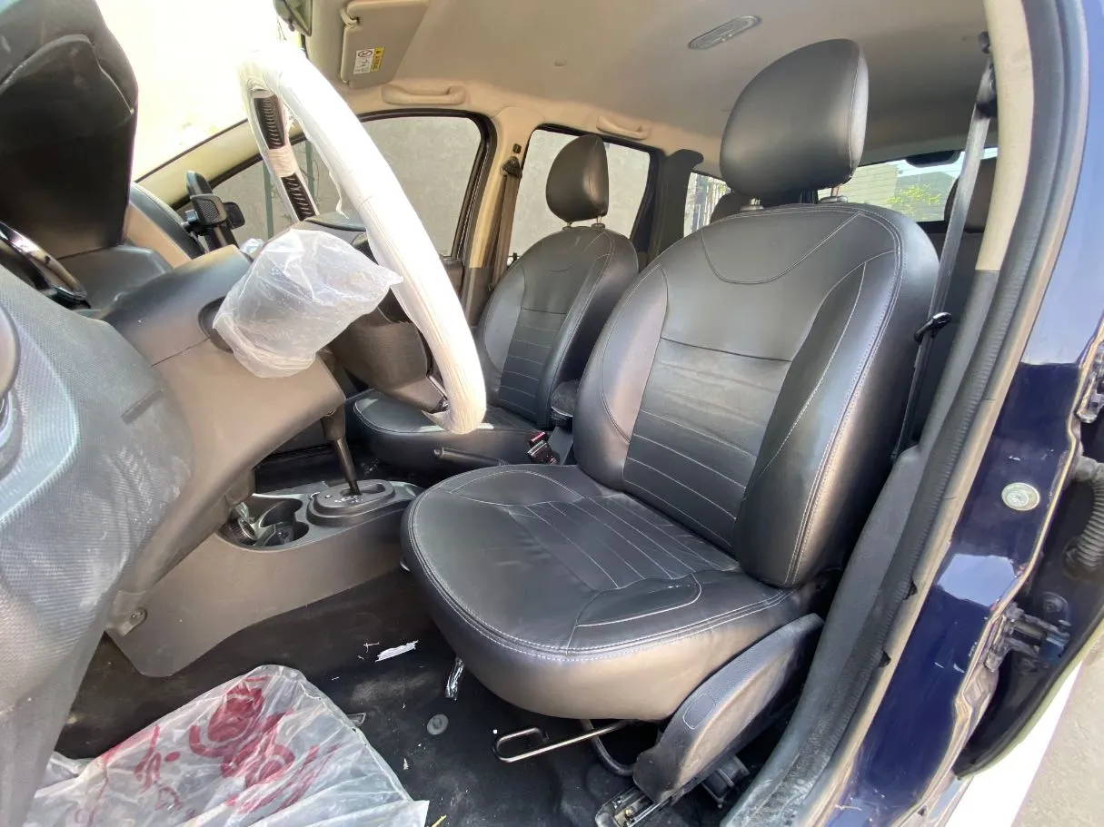 Car image 11