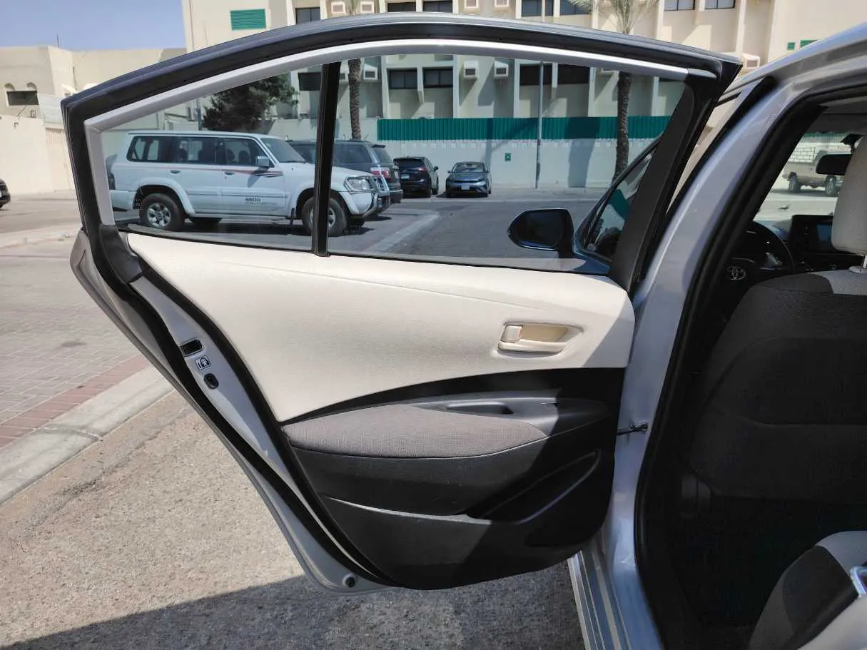 Car image 14