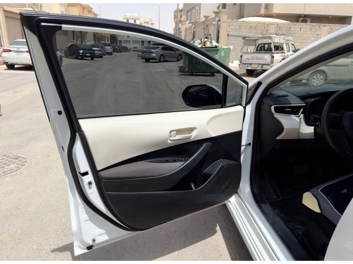 Car image 10