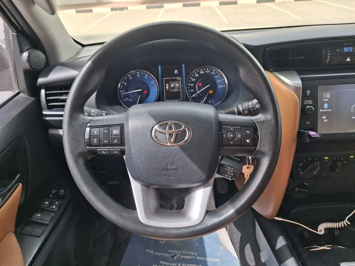 Car image 16