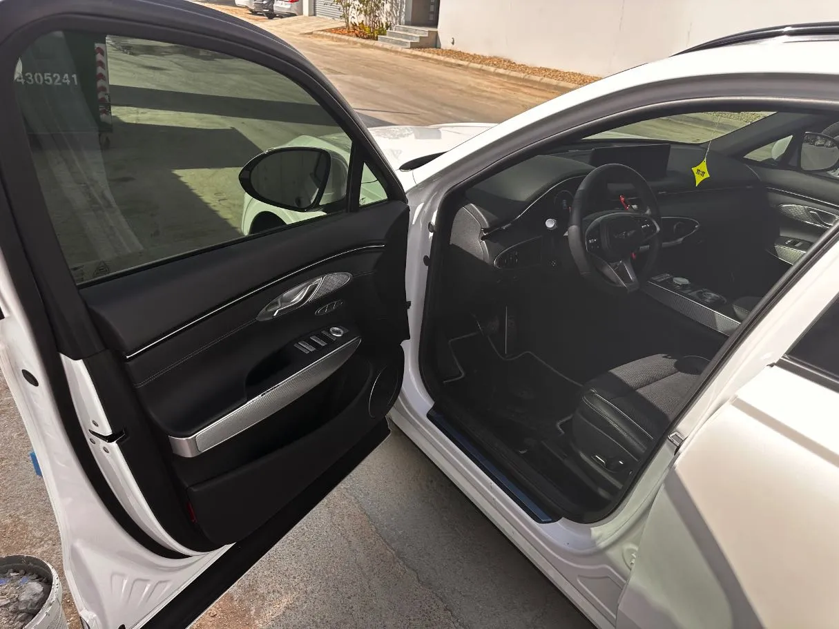Car image 9